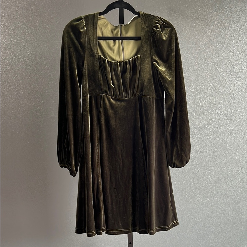 Elegant Velvet Dress in Olive Green